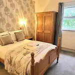 Woodlands بيت ضيافة 4*