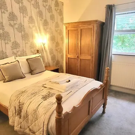 ウッドランズ ゲストハウス 4*