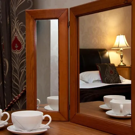 ゲストハウス ウッドランズ 4*